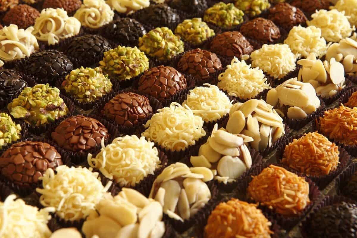 CUSTOMIZE YOUR GOURMET BRIGADEIRO BOX - Box of 24