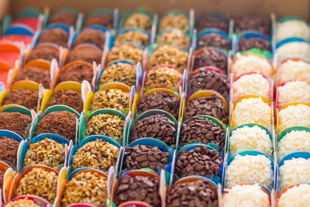 CUSTOMIZE YOUR GOURMET BRIGADEIRO BOX -  Box of 16