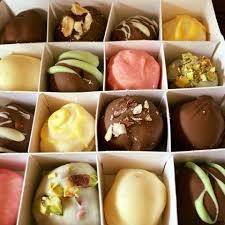 CUSTOMIZE YOUR  TRUFFLES  BOX - Box of 16 OR 24